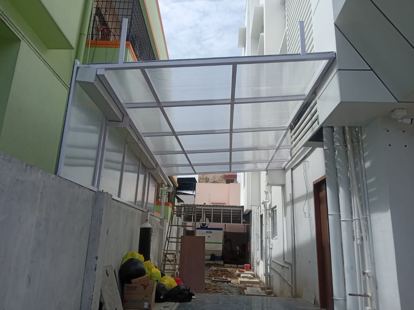 Applications Polycarbonate roofs for house
