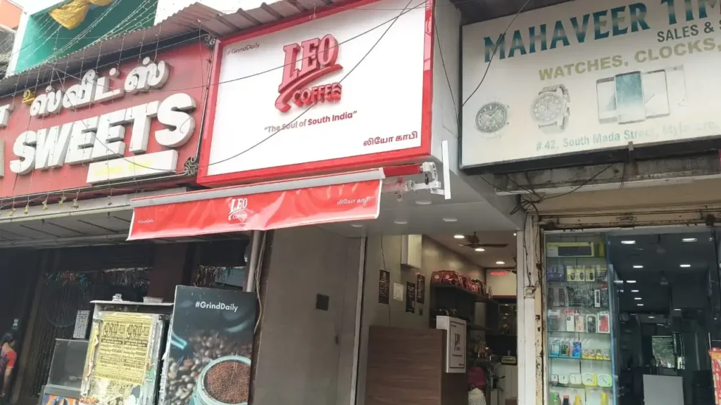 Home homepage previous projects of Modern-Retractable-brand-name-customized-colour-Awnings-structure-for-a-franchise-shop-storefront